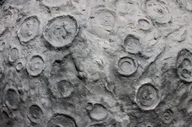 Kraterler ile gümüş renk ay yüzeyinin taklidi