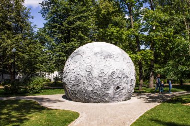 Sokolniki Park'ta güneş sistemi modeli