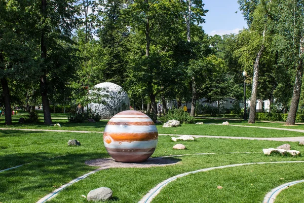 俄罗斯莫斯科索科尔尼基公园的太阳系模型 — 图库照片