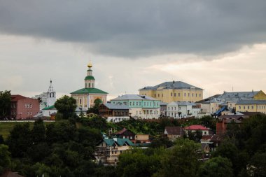 Yaz bulutlu bir günde Vladimir Rusya'nın panoramik görünümü