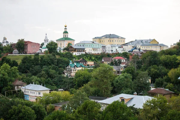 Yaz bulutlu bir günde Vladimir Rusya'nın panoramik görünümü
