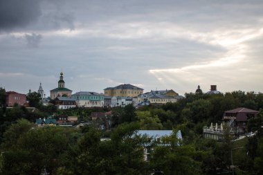 Yaz bulutlu bir günde Vladimir Rusya'nın panoramik görünümü