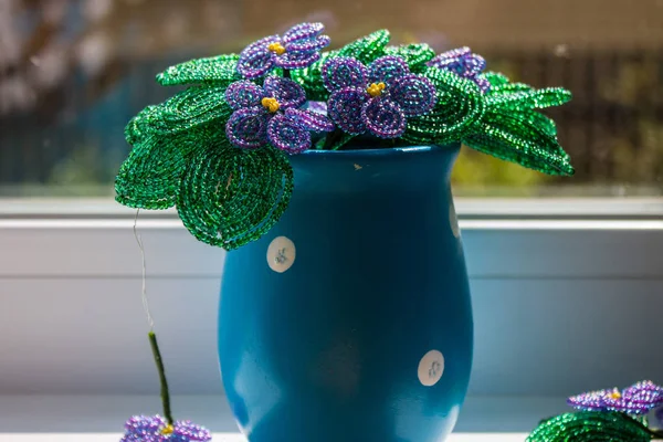 Bouquet Violets Woven Beads Blue Ceramic Vase — Stock Photo, Image