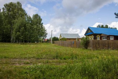 Açık bir günde yaz kırsal manzara