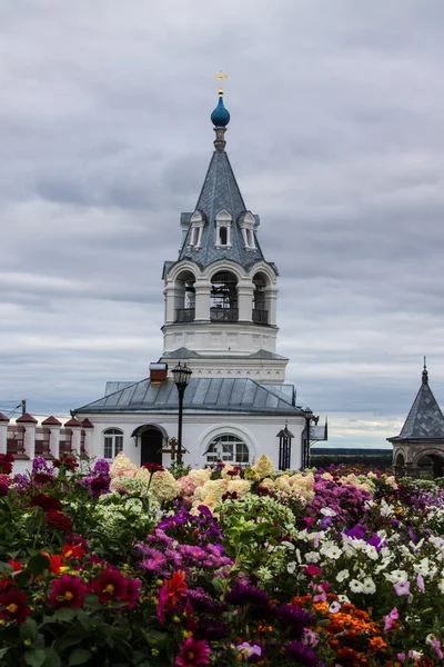 Murom Gebiet Wladimir Russland August 2019 Auferstehungskloster Und Blumenbeet Einem — Stockfoto