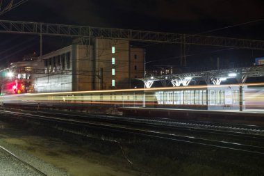 Moskova / Rusya-Ağustos 27, 2019: Gece Reutovo Tren Istasyonu