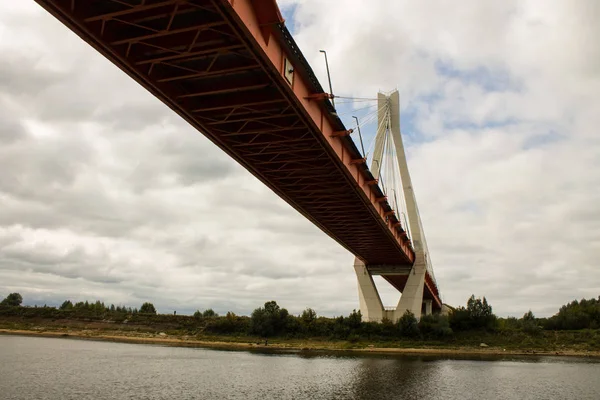 Schrägseilbrücke Russland Über Den Fluss Oka Einem Bewölkten Sommertag — Stockfoto