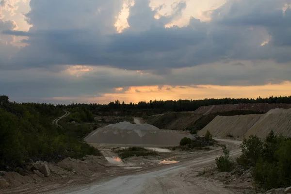 Una Antigua Cantera Piedra Caliza Abandonada Rusia Atardecer Una Noche — Foto de Stock