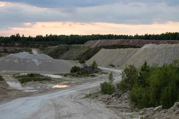 Una Antigua Cantera Piedra Caliza Abandonada Rusia Atardecer Una Noche — Foto de Stock