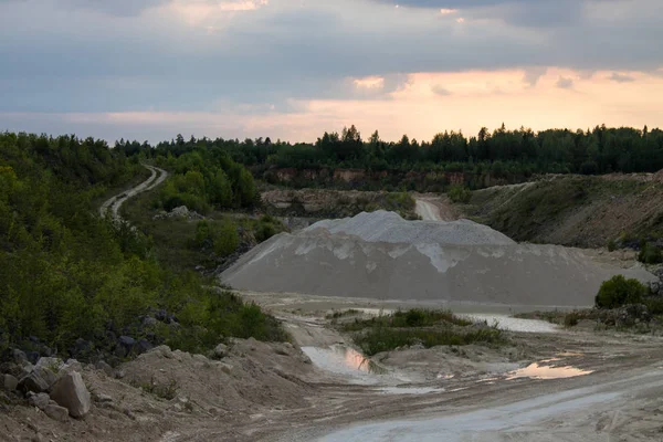 Una Antigua Cantera Piedra Caliza Abandonada Rusia Atardecer Una Noche —  Fotos de Stock