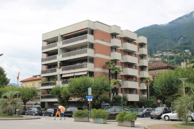 Locarno, Ticino Kantonu / İsviçre-Temmuz, 27, 2014: bulutlu bir yaz gününde şehir merkezinin görünümü