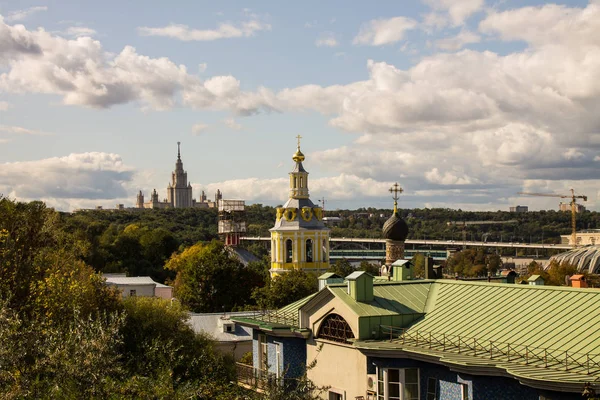 Moskva Ryssland September 2019 Panoramautsikt Ovanpå Taket Byggnaden Förgrunden Och — Stockfoto