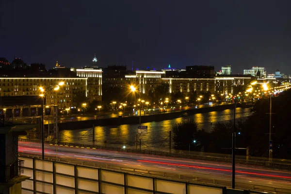 Vista Ciudad Por Noche Después Una Lluvia Con Arquitectura Las —  Fotos de Stock