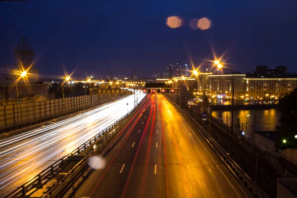 Vue Panoramique Sur Une Autoroute Ville Avec Des Lignes Lumineuses — Photo