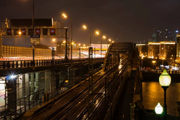 Moscou Rússia Setembro 2019 Vista Urbana Ferrovia Através Ponte Metálica — Fotografia de Stock