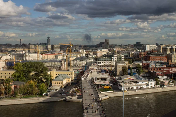 モスクワ ロシア 2019年9月14日 キリストの聖人の寺院のパノラマプラットフォームから歴史的な市内中心部とモスクワ川のトップビュー — ストック写真