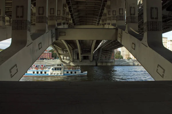 Вид Знизу Бетонній Структурі Мосту Московському Річці Москві Росія — стокове фото