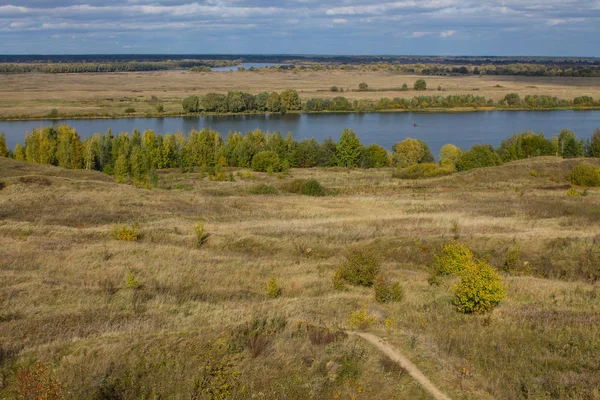 Otoño Paisaje Panorámico Con Río Colinas Día Nublado Konstantinovo Pueblo —  Fotos de Stock