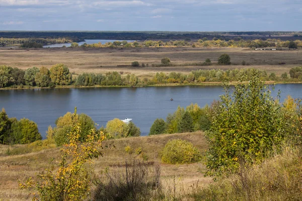 Herbst Panoramische Landschaft Mit Fluss Und Hügeln Bewölkten Tag Konstantinowo — Stockfoto