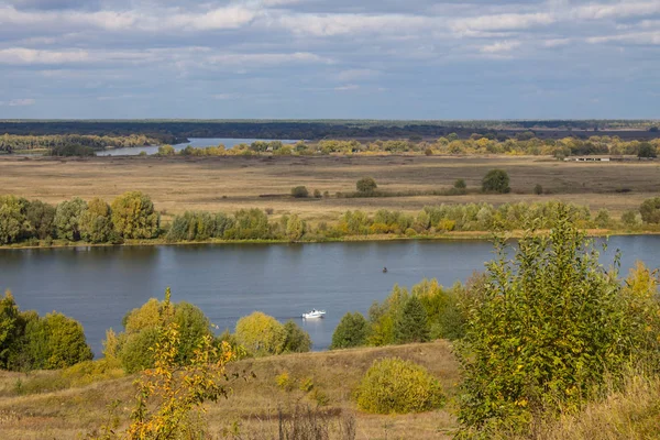 Herbst Panoramische Landschaft Mit Fluss Und Hügeln Bewölkten Tag Konstantinowo — Stockfoto