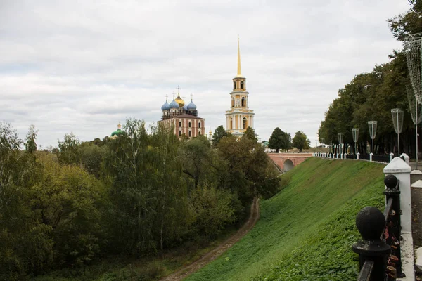 Ryazan Rusya Bulutlu Bir Sonbahar Gününde Tarihi Mimari Ile Eski — Stok fotoğraf