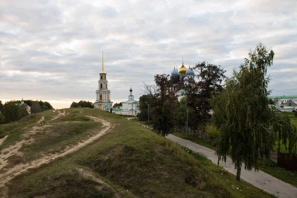 Вид Старый Центр Города Исторической Архитектурой Пасмурный Осенний День Рязани — стоковое фото