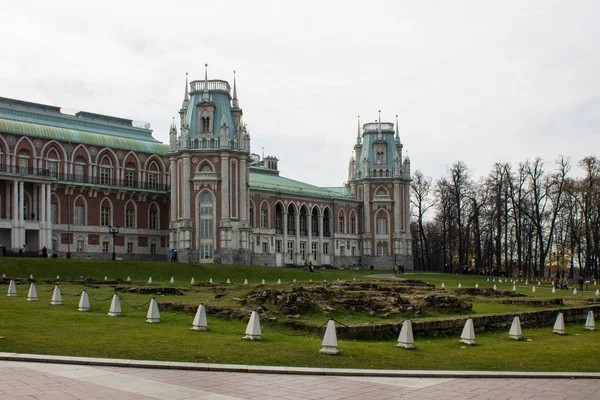 Moskwa Rosja Październik 2019 Główny Pałac Parku Caritsyno Jesienią — Zdjęcie stockowe