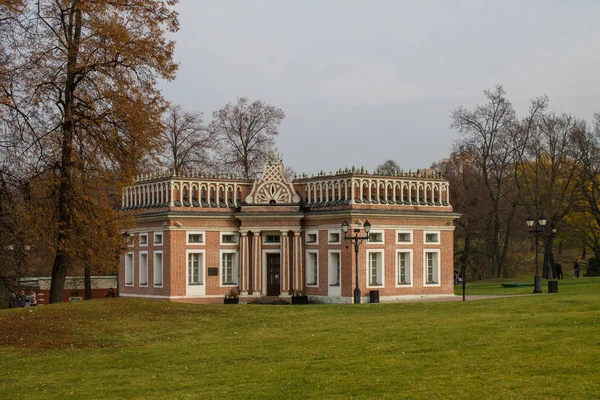 Moscou Rússia Outubro 2019 Palácio Rosa Tijolo Parque Tsaritsyno Dia — Fotografia de Stock