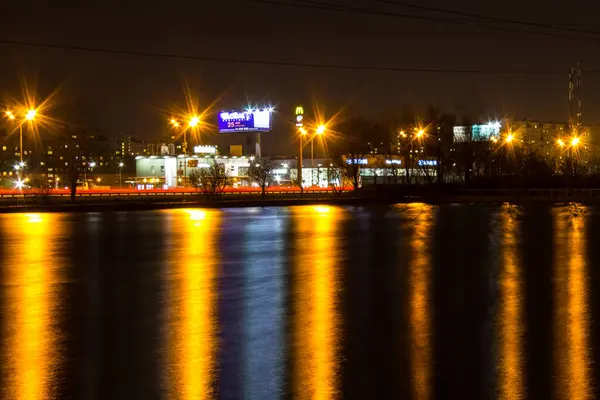 Moskau Russland Oktober 2019 Nachtstadt Mit Laternen Und Spiegelung Wasser — Stockfoto