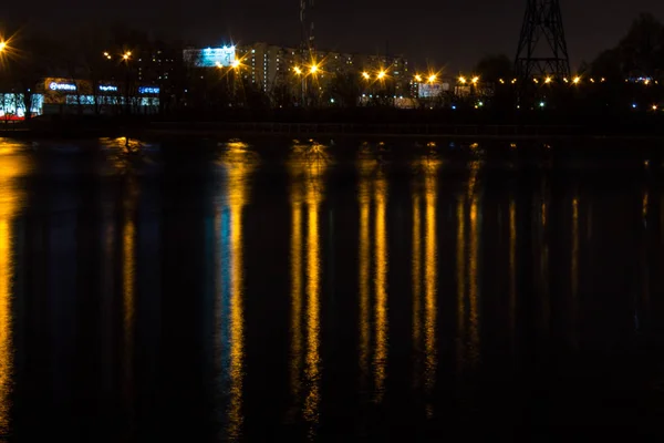 Moskau Russland Oktober 2019 Nachtstadt Mit Laternen Und Spiegelung Wasser — Stockfoto