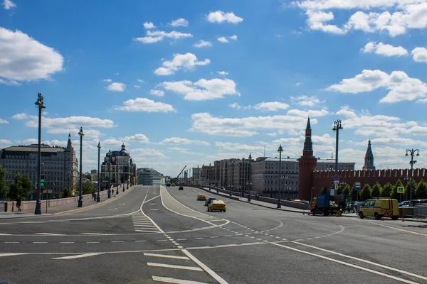 View Vasilievsky Descent Bolshoy Moskvoretsky Bridge Clear Sunny Day Space — Stock Photo, Image