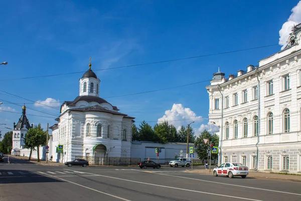 Kostroma Russia July 2020 Simanovsky Street Historical Buildings Cars Clear — Stock Photo, Image