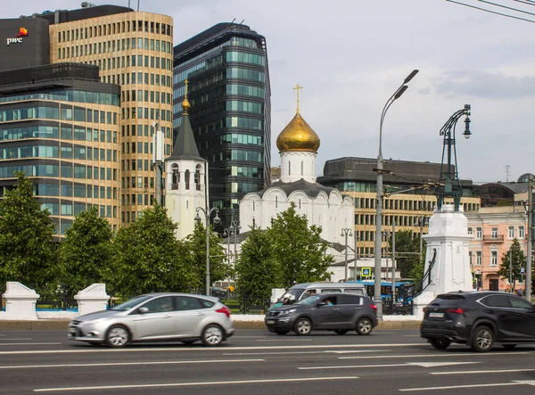 Church Nicholas Tverskaya Zastava Modern Business Center Cloudy Summer Day — Stock Photo, Image