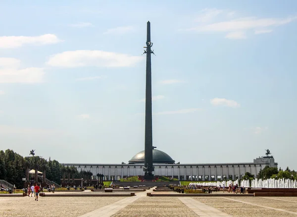 Hohe Turmspitze Siegesdenkmal Auf Dem Poklonnaya Hügel Einem Bewölkten Sommertag — Stockfoto