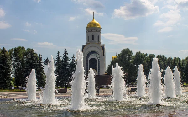 Церква Святого Георгія Поклонівському Пагорбі Московському Парку Перемог Серед Зелених — стокове фото