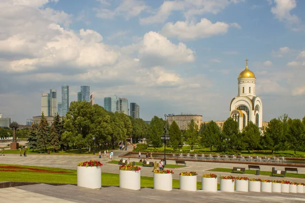 Панорамний Вид Церкву Святого Георгія Парку Перемоги Сучасні Будівлі Москви — стокове фото