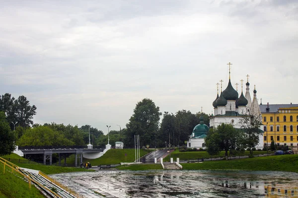 Iglesia Del Salvador Ciudad Cerca Día Nublado Verano Yaroslavl Rusia — Foto de Stock