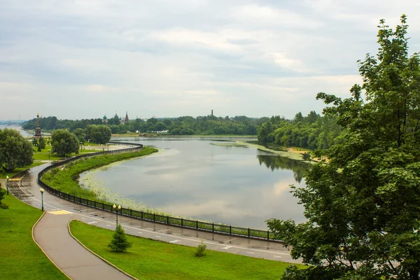 Strelka Der Zusammenfluss Zweier Flüsse Jaroslawl Russland Einem Bewölkten Sommertag — Stockfoto