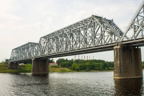 Kovový Stavební Železniční Most Přes Řeku Volhu Rusku Detailní Záběr — Stock fotografie