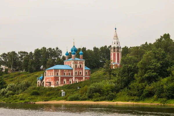 Igreja Kazan Vermelho Alto Montanhoso Banco Rio Volga Dia Nublado — Fotografia de Stock