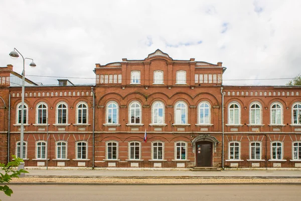 Oud Bakstenen Gebouw Het Historische Centrum Van Stad Een Zomerse — Stockfoto