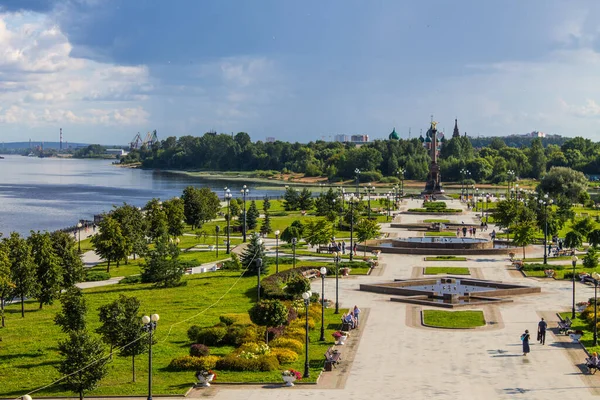 Paisagem Parque Com Canteiros Flores Dedicados Milênio Cidade Confluência Dois — Fotografia de Stock