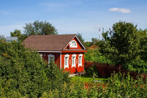 Traditionele Houten Russische Hut Een Heldere Zomerdag Ruimte Voor Kopiëren — Stockfoto