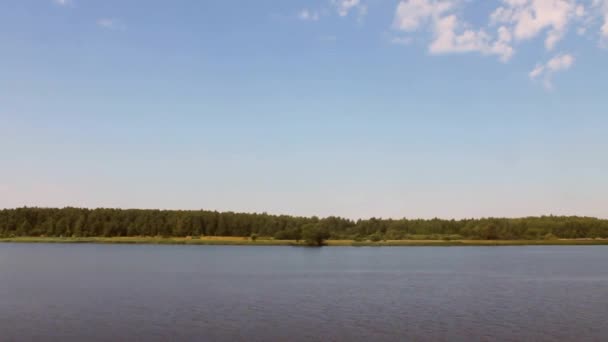 Schwimmende Küste Auf Der Wolga Russland Mit Grünen Bäumen Einem — Stockvideo