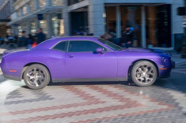 Purple Challenger hareket halinde