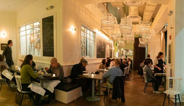 Dining at Restaurant Du Boeuf — Stock Photo, Image