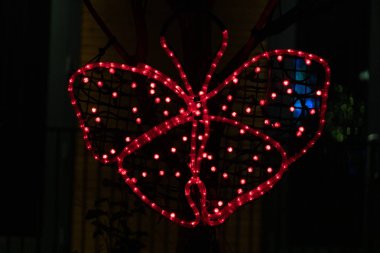 Işık bazlı kelebek