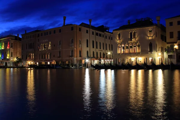 Venice, İtalya - 07/02/2011: Venedik gece