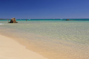 Costa Rei Beach mistral rüzgar ile deniz sakin olsun