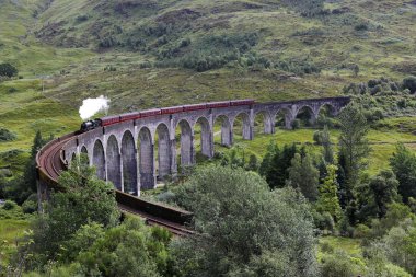 Glenfinnan, İskoçya / Uk - 08 08 2017: Glenfinnan Viaduct